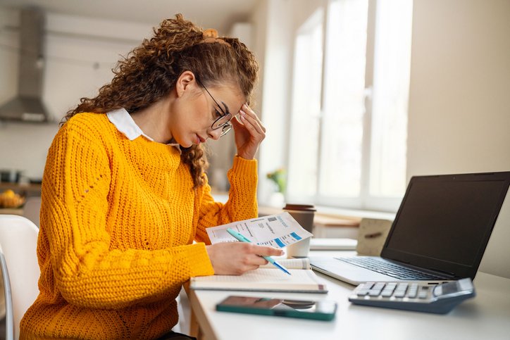 6 em cada 10 brasileiros estão preocupados com finanças, aponta pesquisa