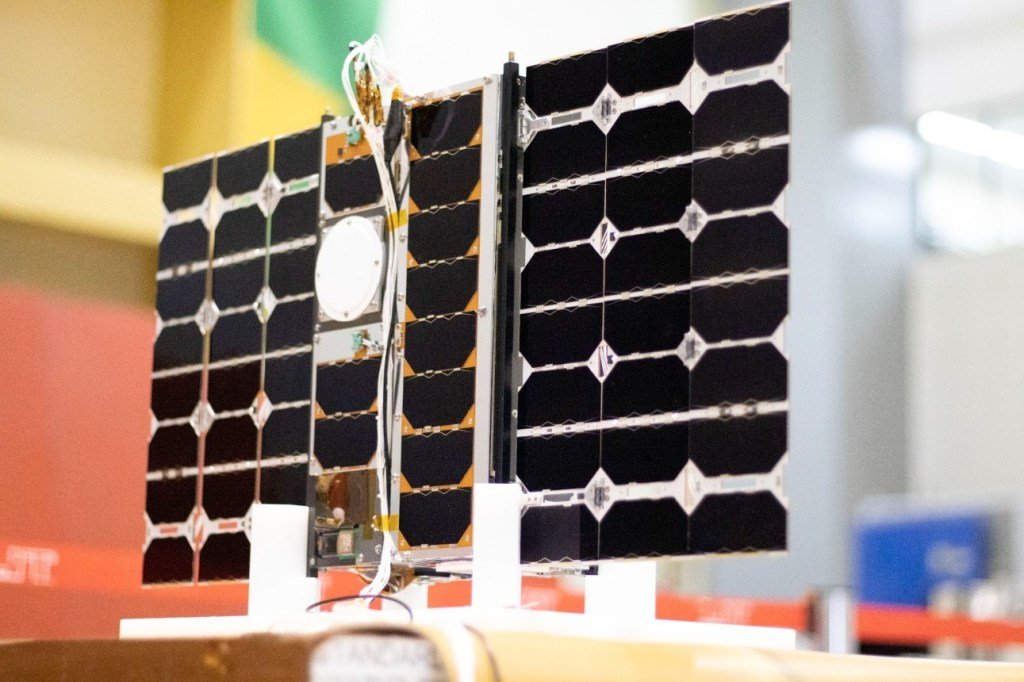 Nanossatélite VCUB1 desenvolvido pela Visiona Tecnologia Espacial, joint-venture entre a Embraer e a Telebras
