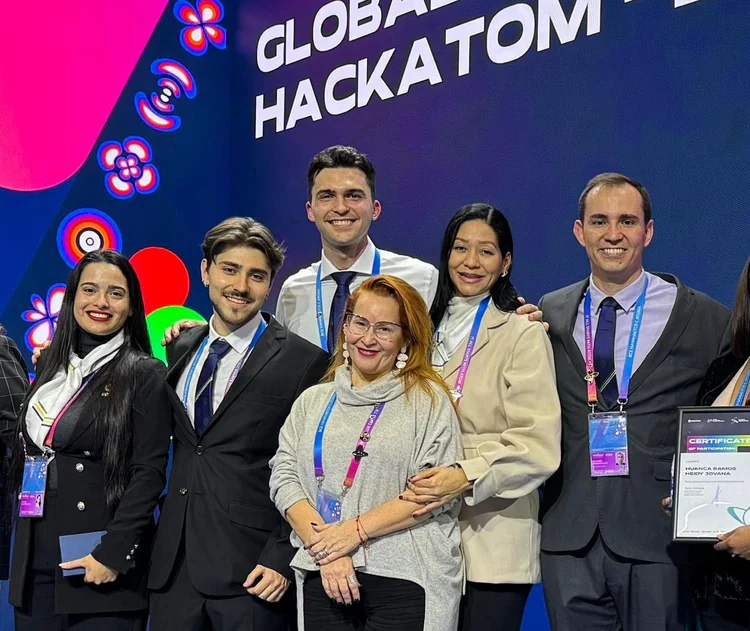 Equipe TupiTech, vencedora do Global Hackatom 2025: Larissa Oliveira de Sá (líder), Inayá Corrêa Barbosa Lima (mentora), Diógenes Kreusch Filho, Marcela Rabelo de Lima, Leonardo Zortea e Adriel Faddul Stelzenberger.