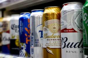 Dona da Budweiser fecha parceria com Netflix para tentar impulsionar vendas de cerveja