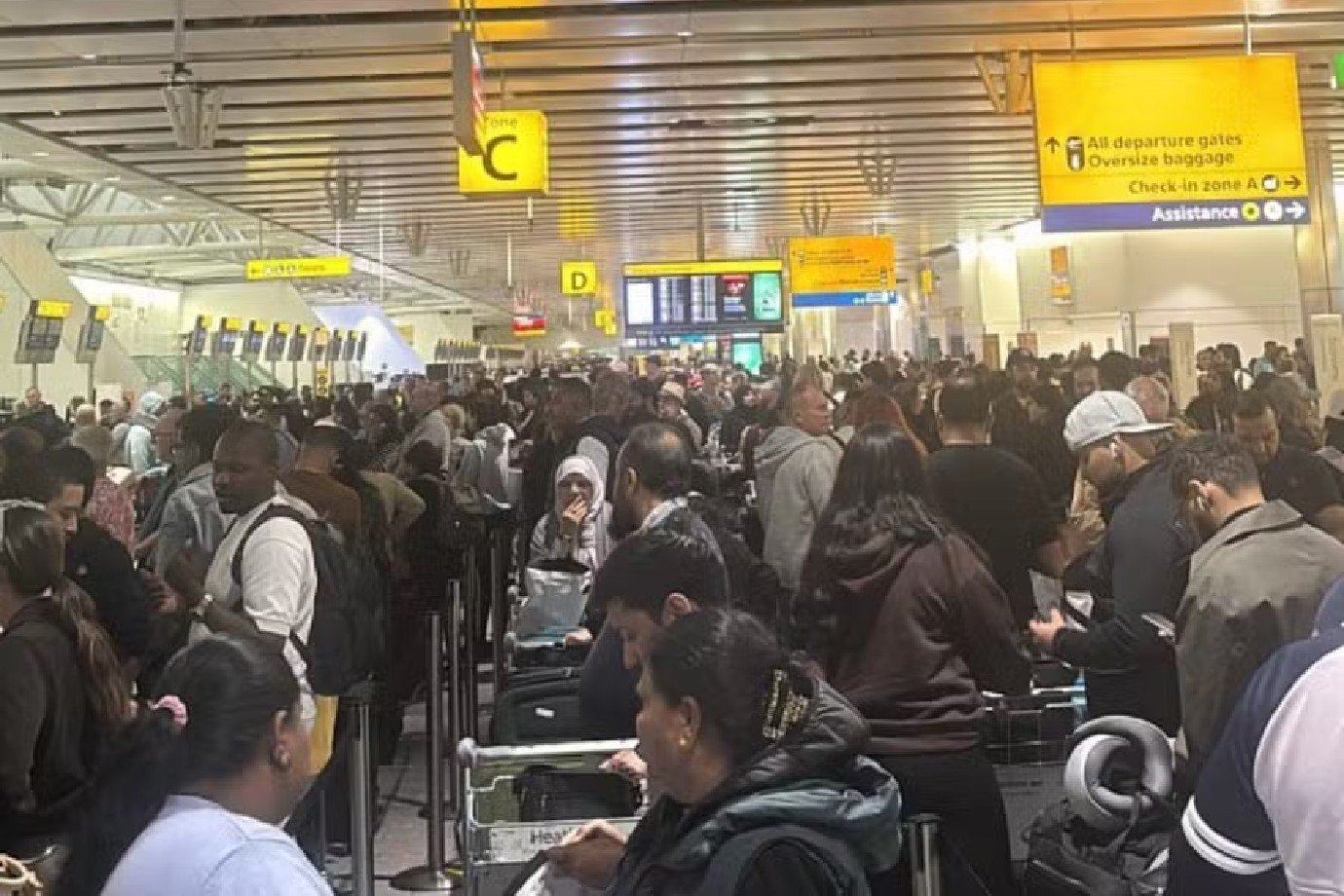 Ciberataque paralisa sistemas e provoca atrasos em grandes aeroportos europeus