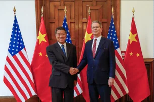 Bolsas internacionais operam com cautela em meio a negociações entre China e EUA