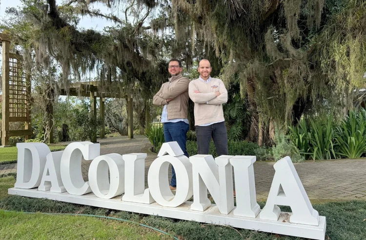 Wagner e Willian Freitas, diretores do DaColônia: “A gente começou com 100% das vendas no Sul. Hoje, 65% do nosso faturamento já vem de fora da região, mas o potencial de crescimento no Sudeste é enorme” (DaColônia/Divulgação)