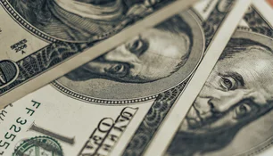 Imagem referente à matéria: Desdolarização? Para o Citigroup, abandono do dólar é 'miragem' — mas moeda deve continuar em queda
