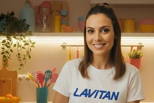 Insônia vira Sônia em campanha da Cimed com IA — e ela encontra 'solução' para o problema