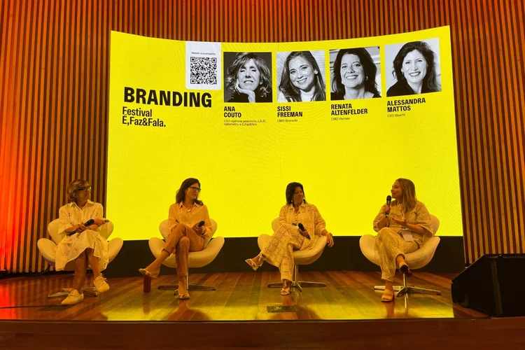 Painel de branding no Festival É, Faz & Fala reuniu Alessandra Mattos Sekeff (Bluefit), Renata Altenfelder (Lojas Renner S.A.) e Sissi Freeman (Granado) com mediação de Ana Couto, no Museu do Amanhã, no Rio de Janeiro (Divulgação)