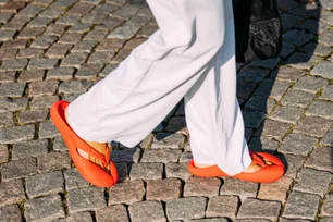 Imagem referente à matéria: Havaianas lança chinelo 3D de R$ 470 em collab com a Zellerfeld e esgota em 1 minuto