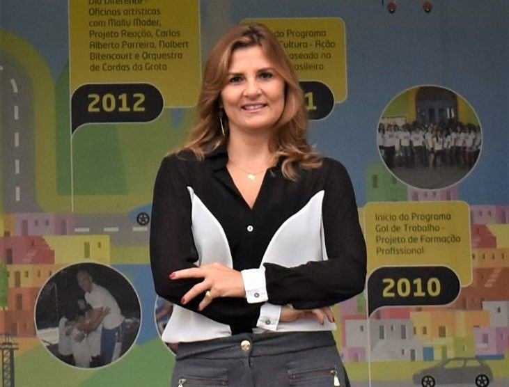 O projeto dela transforma mulheres em exemplos de liderança feminina em comunidades vulneráveis