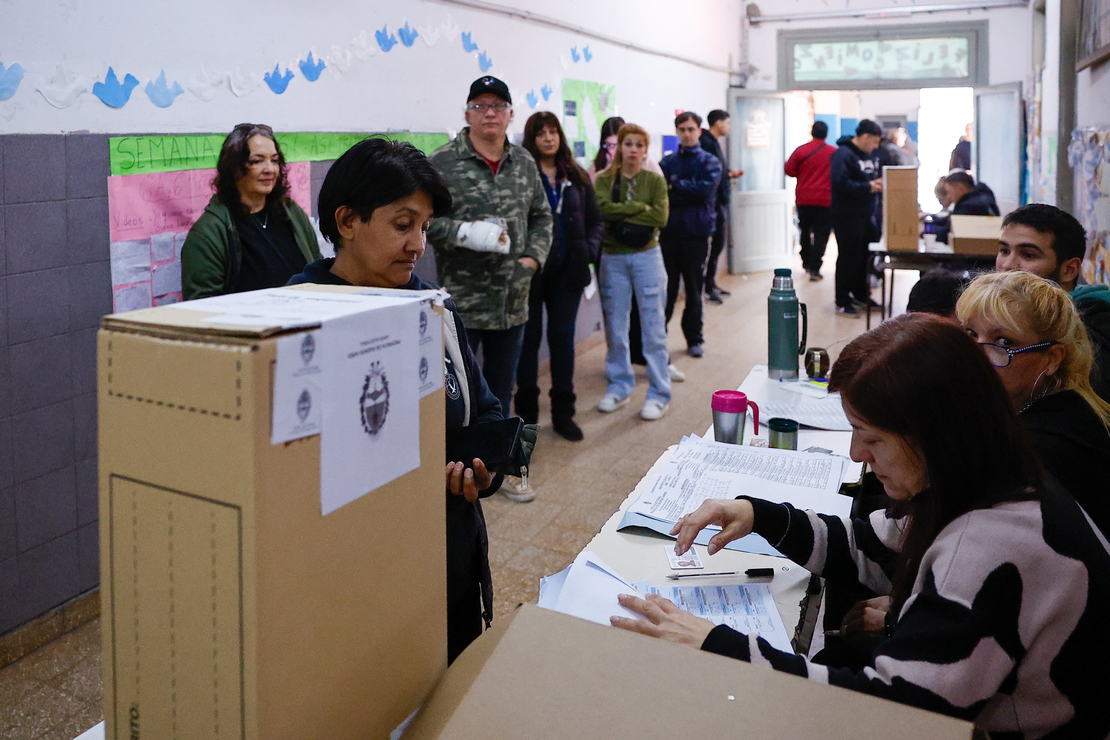 Urnas fecham na província de Buenos Aires, que vive expectativa por resultado de eleição