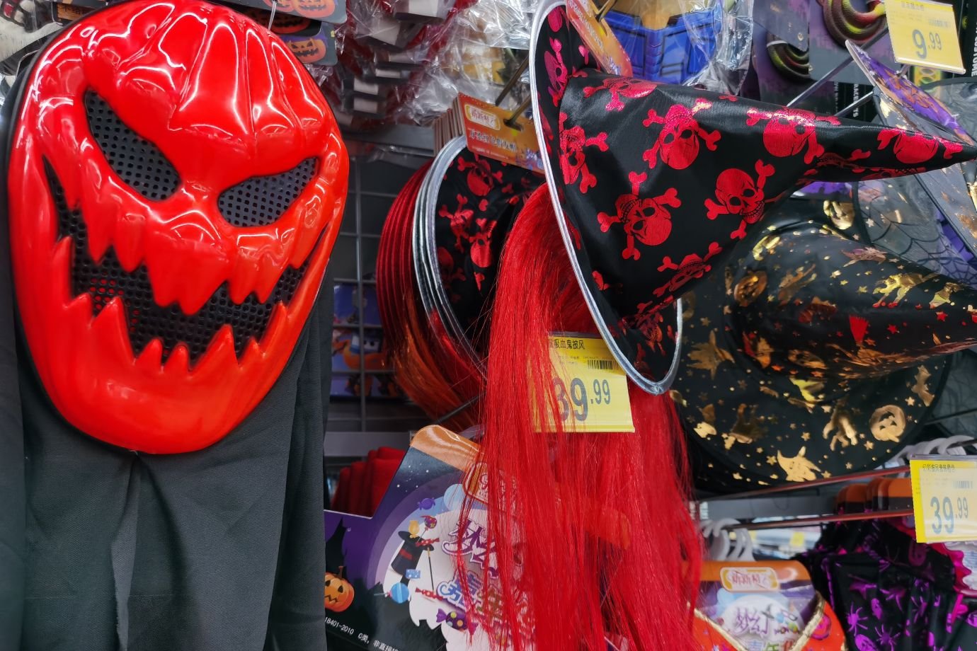 Nem as tarifas assustam: Halloween nos EUA deve bater recorde em gastos neste ano