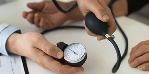 Você tem pressão alta? O 'padrão' 12 por 8 mudou e pode indicar problemas