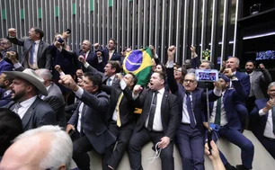 Imagem referente à matéria: Como foi a sessão que aprovou urgência para projeto de anistia na Câmara
