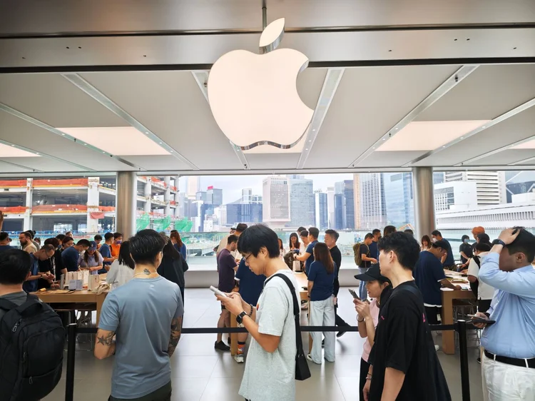 Apple: empresa critica lei europeia que regula gigantes digitais e pede revogação. (Xu Kaicheng/VCG/Getty Images)