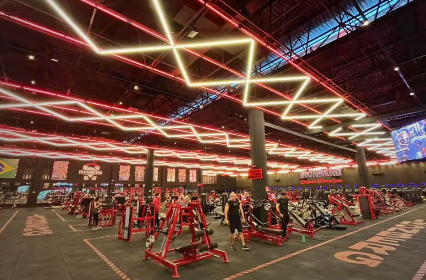A maior academia de musculação do mundo fica no Brasil — e 15.000 pessoas treinaram ao mesmo tempo
