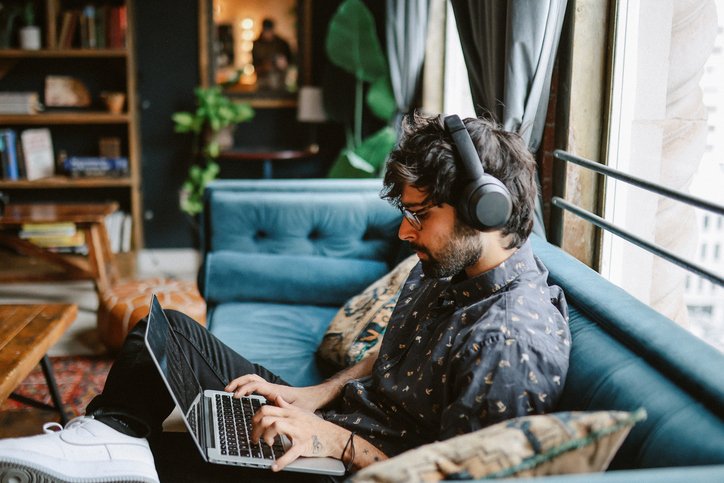 Opinião: Demissões em massa ressaltam dilema entre home office, vigilância digital e LGPD