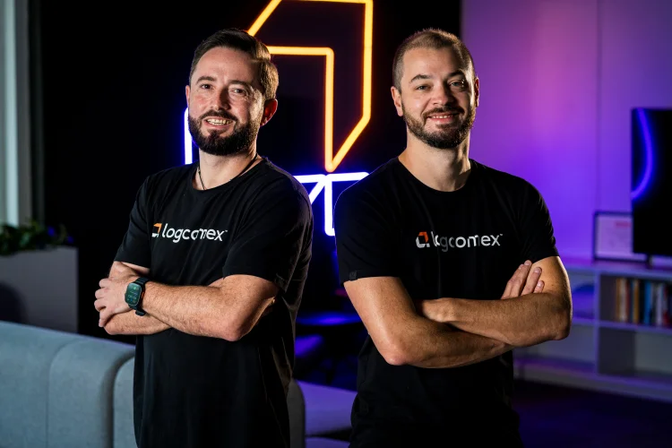Helmuth Hofstatter e Carlos Souza, da Logcomex: “Quanto mais caótico o mercado, mais as empresas precisam de inteligência. Nosso papel é transformar esse caos em clareza” (Logcomex/Divulgação)