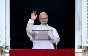 Papa Leão XIV celebra seus 70 anos com milhares de fiéis no Vaticano