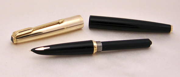 Caneta Parker 61 Capillary-Filler dos anos 1950, com reservatório de teflon que absorve tinta por capilaridade sem uso de alavanca ou pistão.