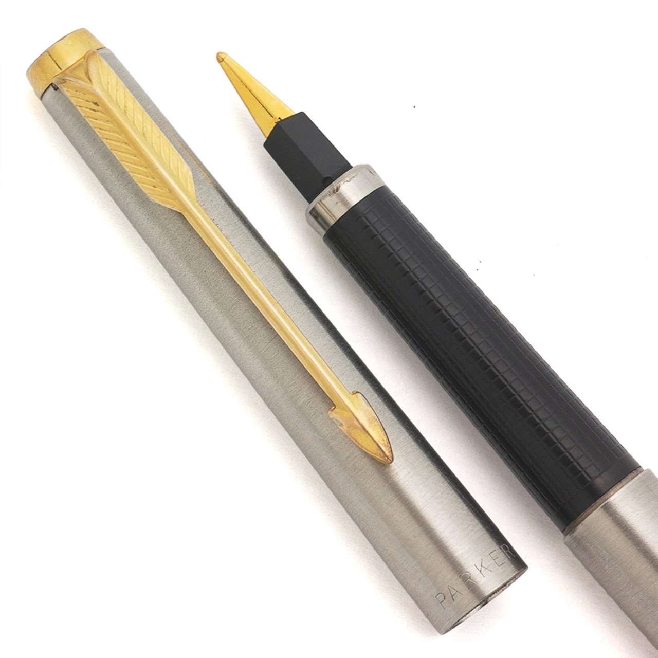 Caneta Parker 180 lançada nos anos 1970, com pena que permite alternar entre traço fino e grosso ao girar 180 graus.