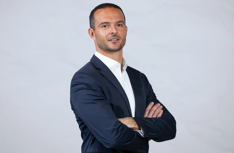 Plínio Pereira, presidente da DHL Supply Chain no Brasil: “Esses produtos têm um custo altíssimo e infelizmente ficam na mira de quadrilhas especializadas em roubo de carga. Nosso trabalho é trazer tecnologia para inibir a ação dessas quadrilhas” (DHL/Divulgação)