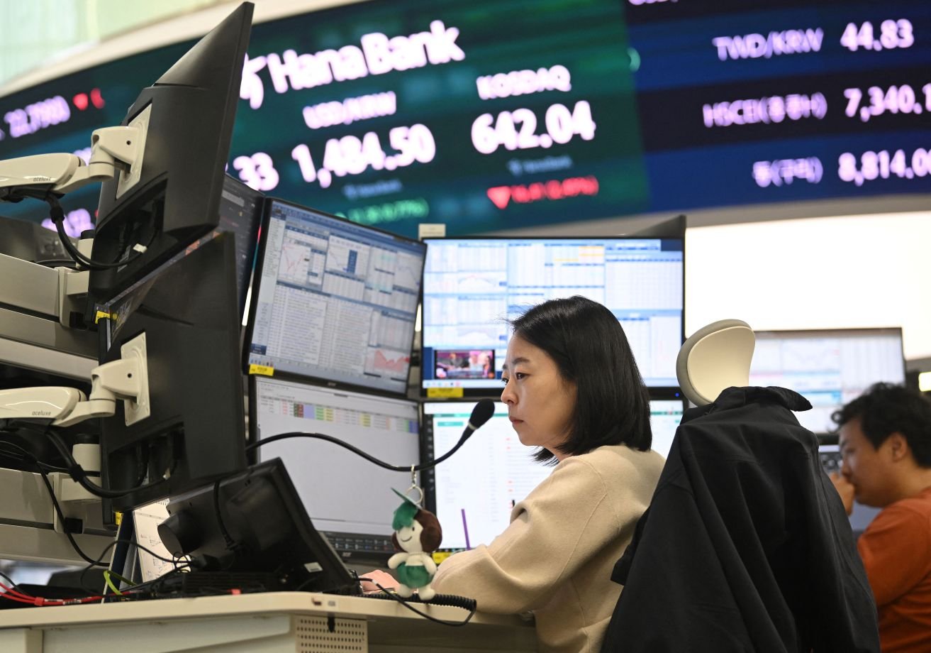 Bolsas globais sobem com expectativa de corte de juros nos EUA e dados da China no radar