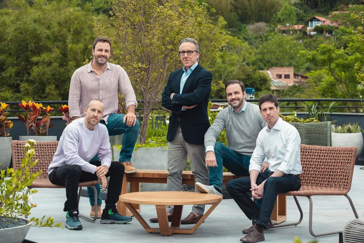Da esquerda para direita, Pedro Moura, Rafael Bottós, Julio Moura Neto, Gabriel Bottós e Jonas Sister, da Vesper Ventures: oito empresas abertas em dois anos, escolhidas entre mais de 4.500 projetos, com 16 patentes globais e o apoio de mais de 60 PhDs (Divulgação/Divulgação)