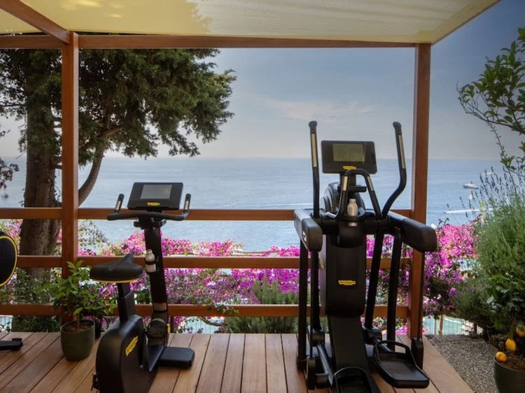 Anantara Hotels & Resorts: marca de luxo experiencial da Minor Hotels, firmou uma parceria global com a Technogym, líder na fabricação de equipamentos de wellness (Anantara Hotels & Resorts/Divulgação)