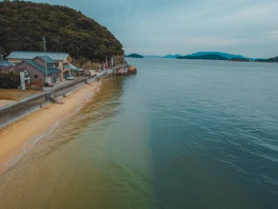Imagem referente à matéria: Turismo de manada: vale a pena seguir multidões em busca do paraíso perdido?