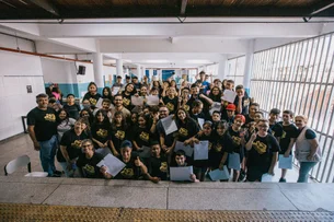 Programa ensina robótica com recicláveis para mais de 400 pessoas em vulnerabilidade social