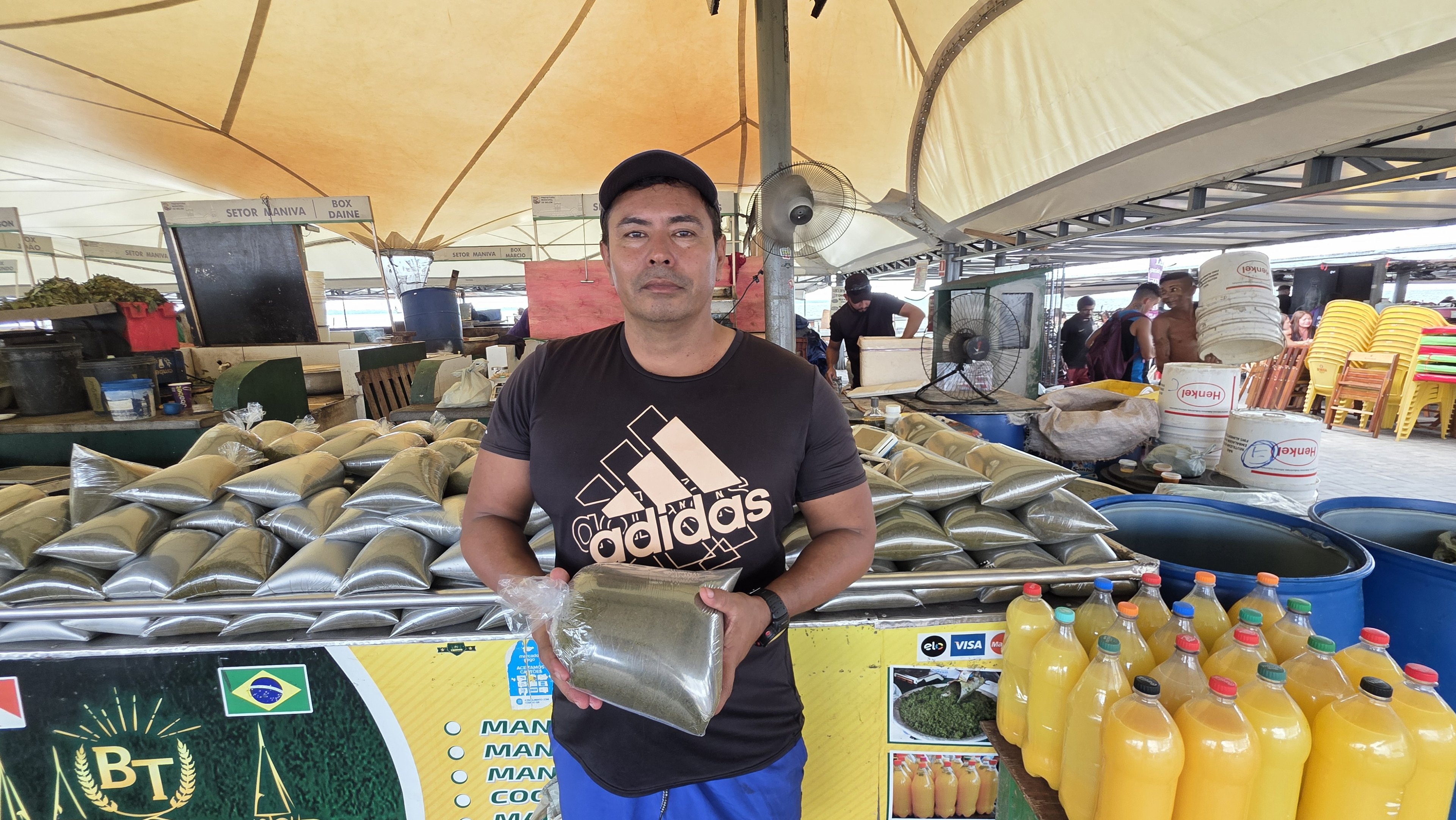Salomão Alcântara, feirante que vende maniçoba no Ver-o-Peso