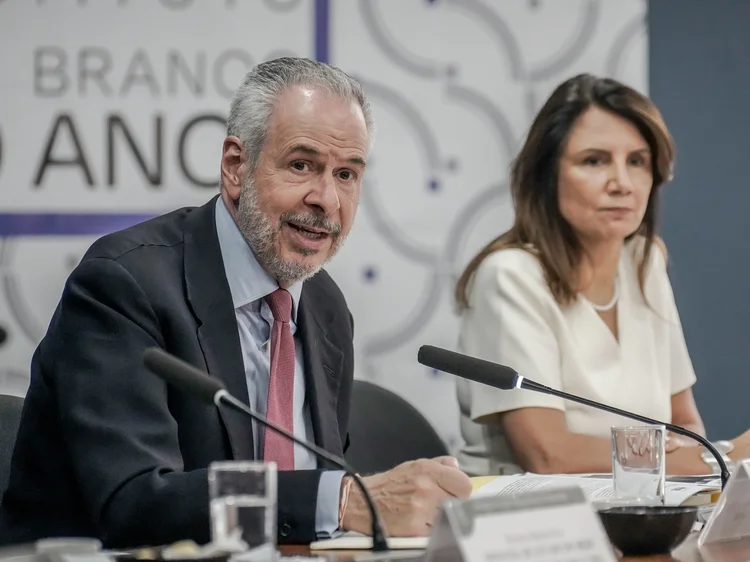 André Corrêa do Lago e Ana Toni, respectivamente presidente e CEO da COP30, durante coletiva para imprensa em Brasília. (Rafa Neddermeyer/ COP30)