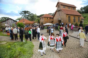 Parque temático reproduz vila erguida pelos primeiros imigrantes italianos na Serra Gaúcha, em 1875