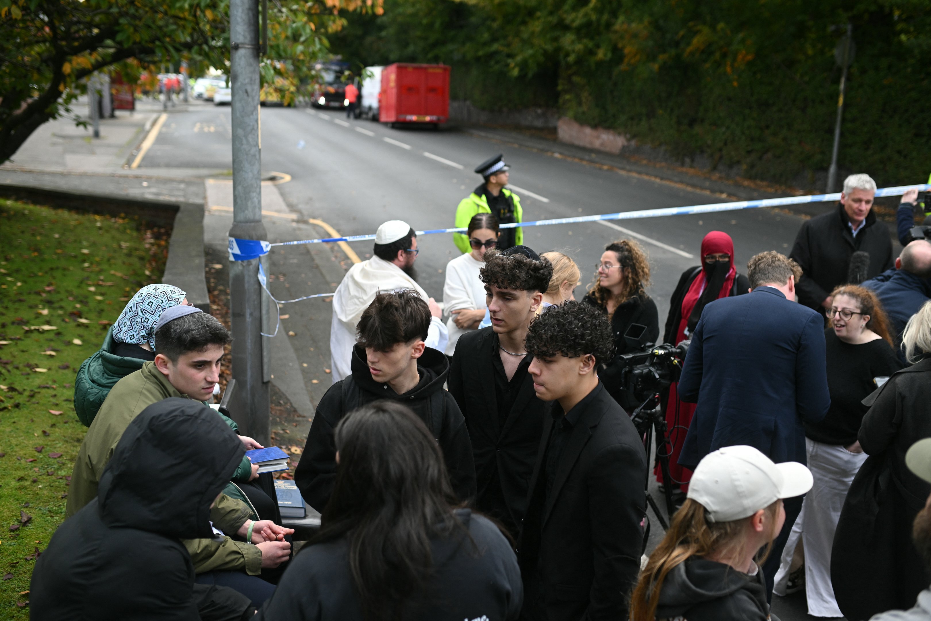 Ataque em sinagoga em Manchester deixa mortos e feridos durante Yom Kippur