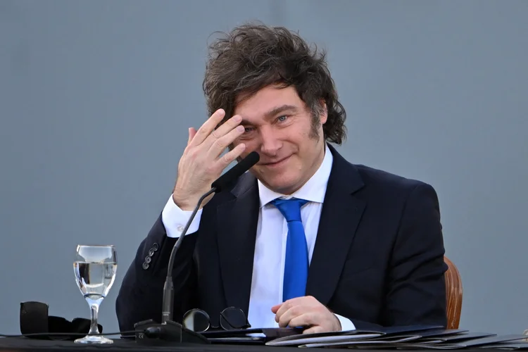 Javier Milei, presidente da Argentina, durante evento para anunciar projeto de endurecimento de penas (Luis Robayo/AFP)
