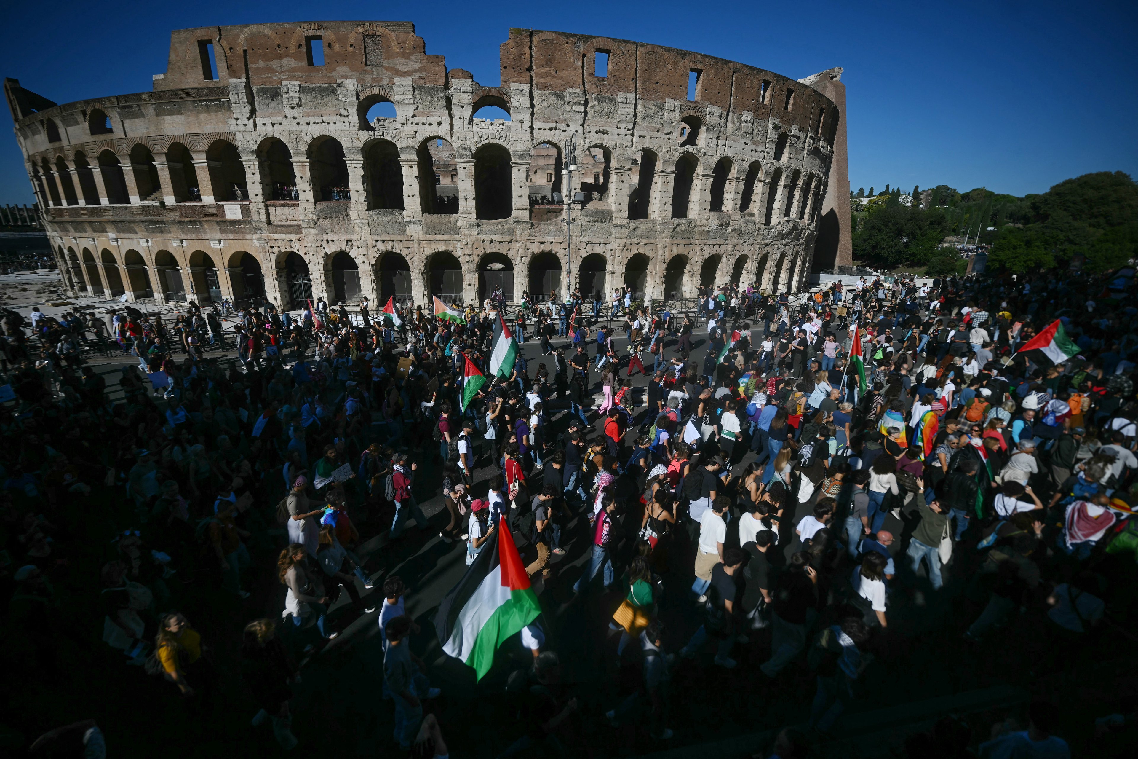 Marchas em apoio aos palestinos reúnem centenas de milhares de pessoas na Europa