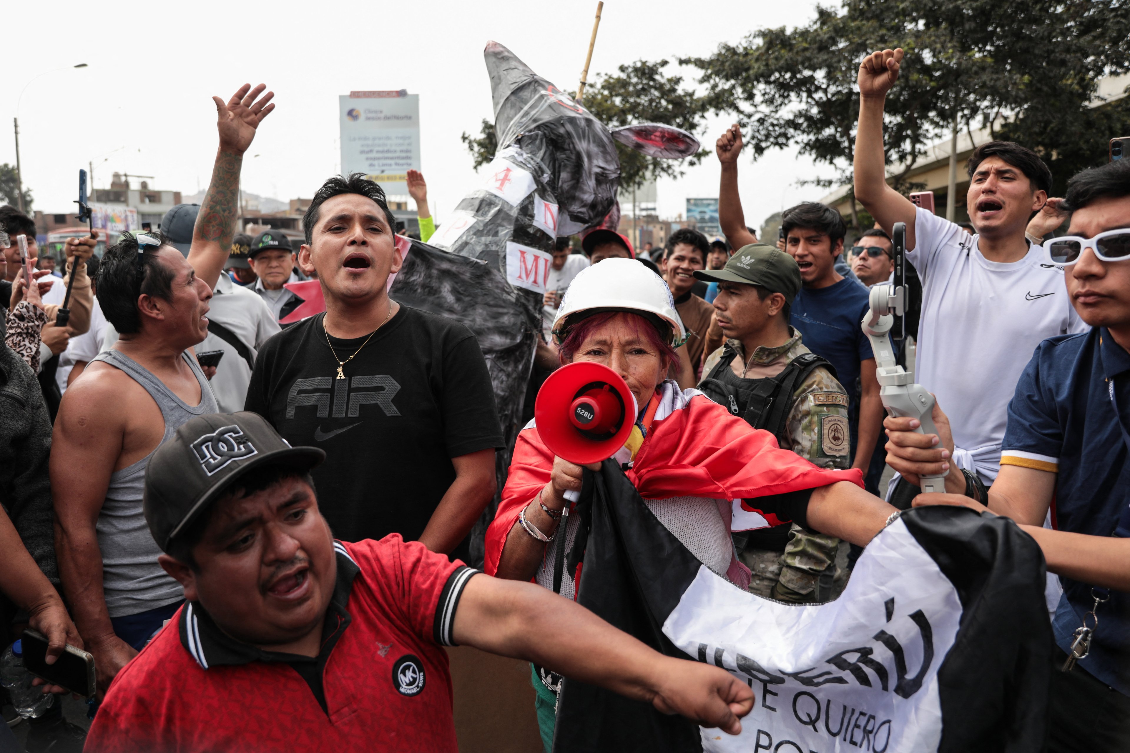 Extorsão e 47 motoristas assassinados: transporte público no Peru tem dia de paralisação