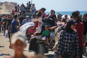 Cerca de 200.000 pessoas voltaram ao norte de Gaza desde o cessar-fogo, diz Defesa Civil