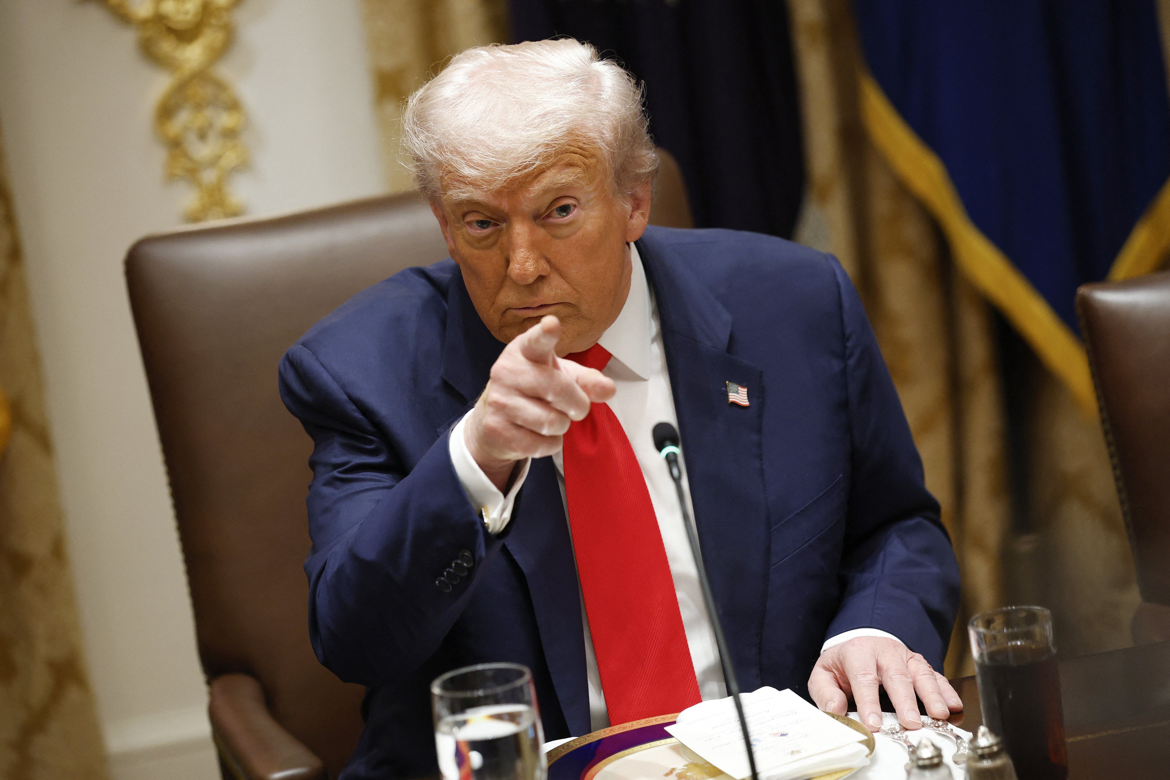 Câmara dos EUA acelera votação sobre caso Epstein após apoio de Trump