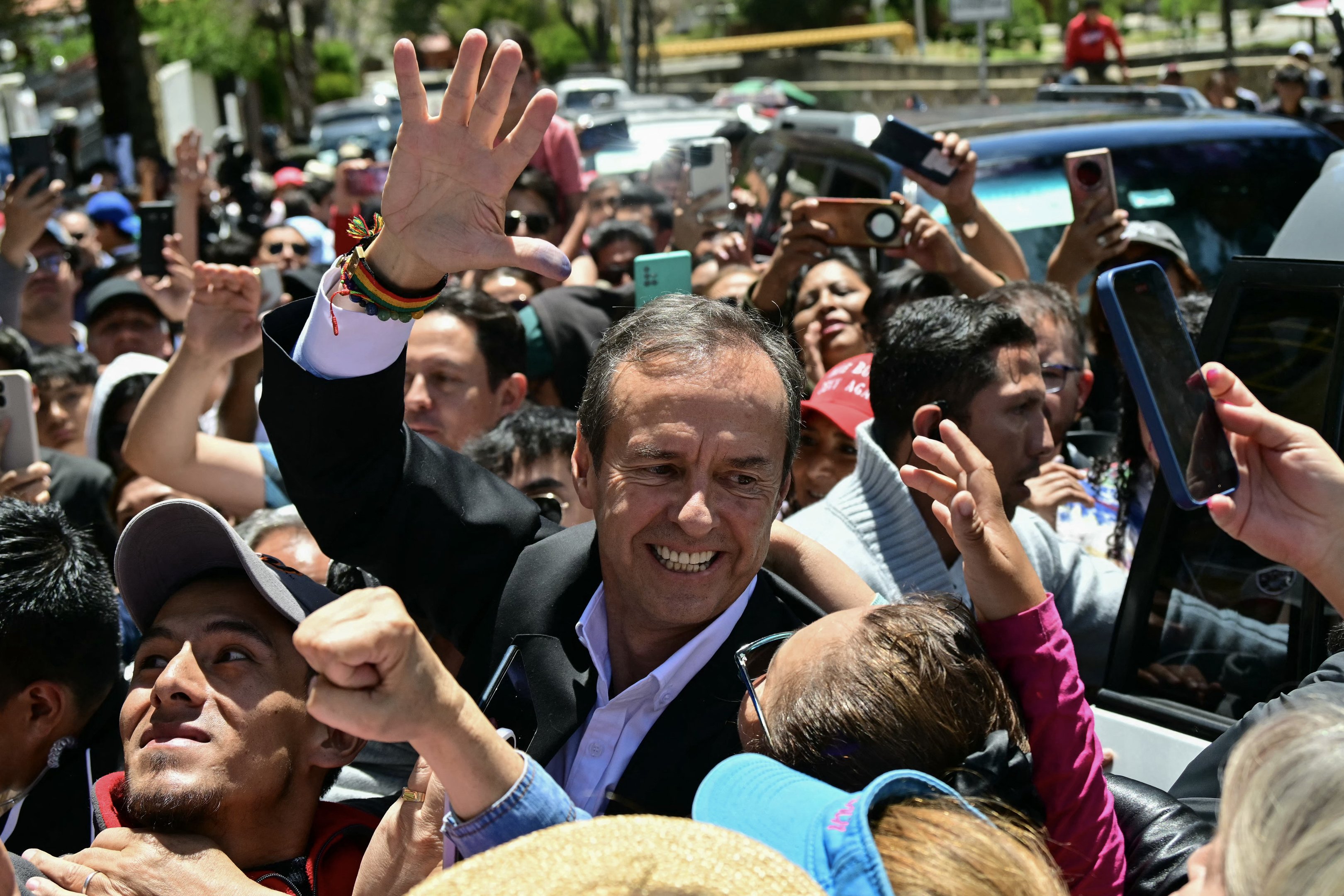 Galeria de fotos de Eleição na Bolívia: votação do segundo turno entre Rodrigo Paz e Jorge Quiroga