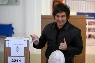 Imagem referente à matéria: Eleições na Argentina: urnas fecham com participação abaixo do esperado