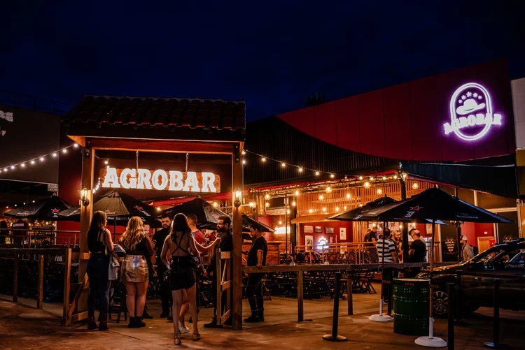 Agrobar em Londrina: rede também chamou a atenção do cantor sertanejo Luan Pereira, que se tornou sócio da marca (Agrobar/Divulgação)