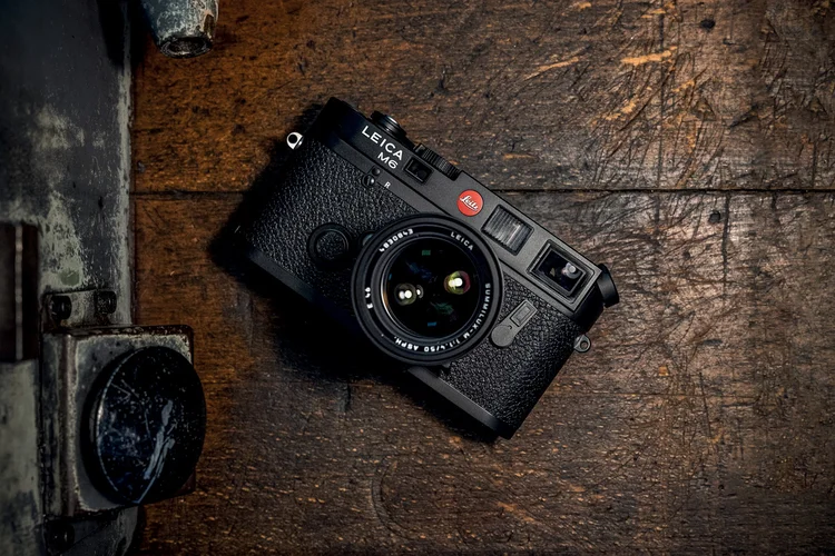 A Leica M6, mantém a lógica essencial da fotografia mecânica (Leica/Divulgação)