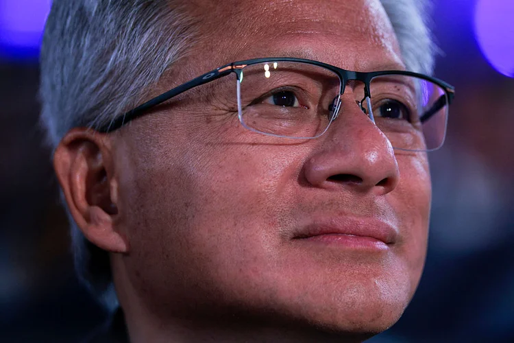 Jensen Huang afirma que a tecnologia atuará como parceira, exigindo supervisão e criatividade humana em setores como robótica, biotecnologia e design (Getty Images). (Getty Images)