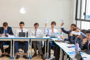 No Santo Américo, escola da zona sul de SP, simulações da ONU formam jovens líderes com visão global