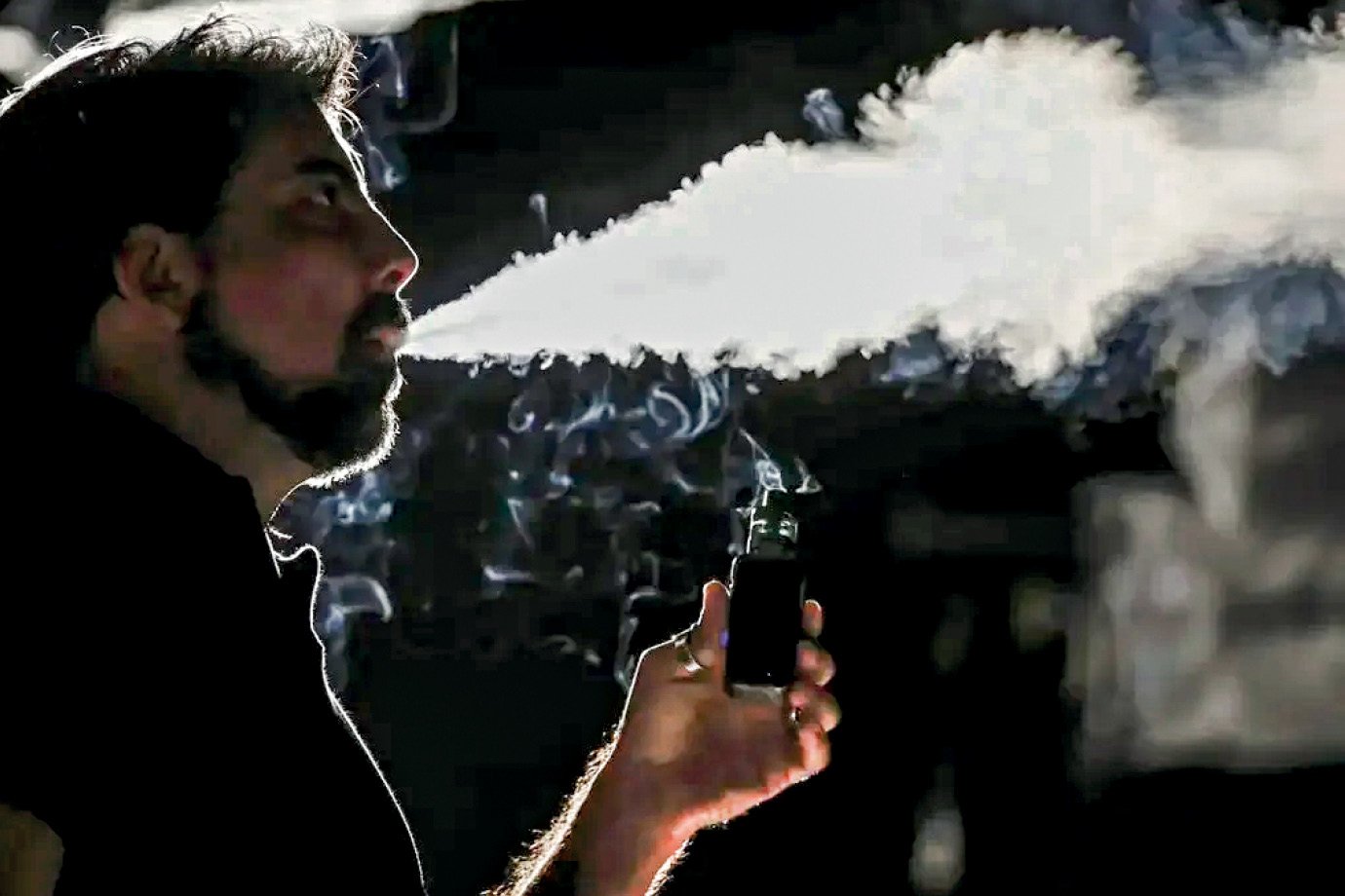 Sinal de fumaça: Paraguai avança em lei dos vapes e acende alerta no Brasil