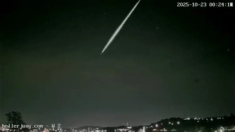 Chuva de meteoros Orionídeas é causada por fragmentos deixados pelo cometa Halley. (Reprodução/Observatório Heller & Jung)