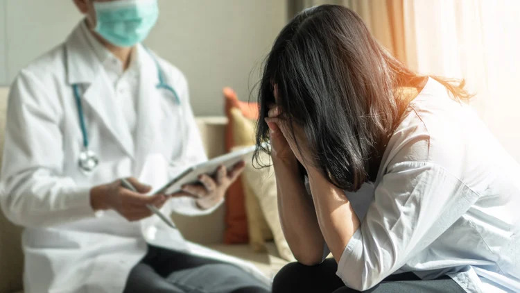 Estudo mostra que 9 em cada 10 pacientes já abandonaram consultas sem se sentir ouvidos  (	Chinnapong/Getty Images)
