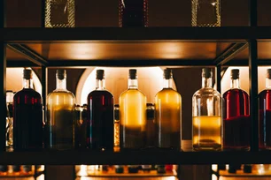 Imagem referente à matéria: Surto de metanol: brecha na lei de reciclagem facilita adulteração de bebidas, diz Abrabe