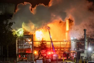 Incêndio atinge refinaria de petróleo da Chevron