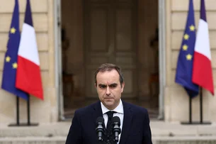 Primeiro-ministro da França pede demissão após menos de um mês no cargo